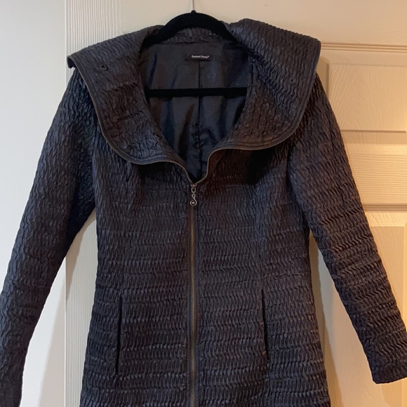 Black lightweight to the knee dressy jacket - Picture 2 of 3